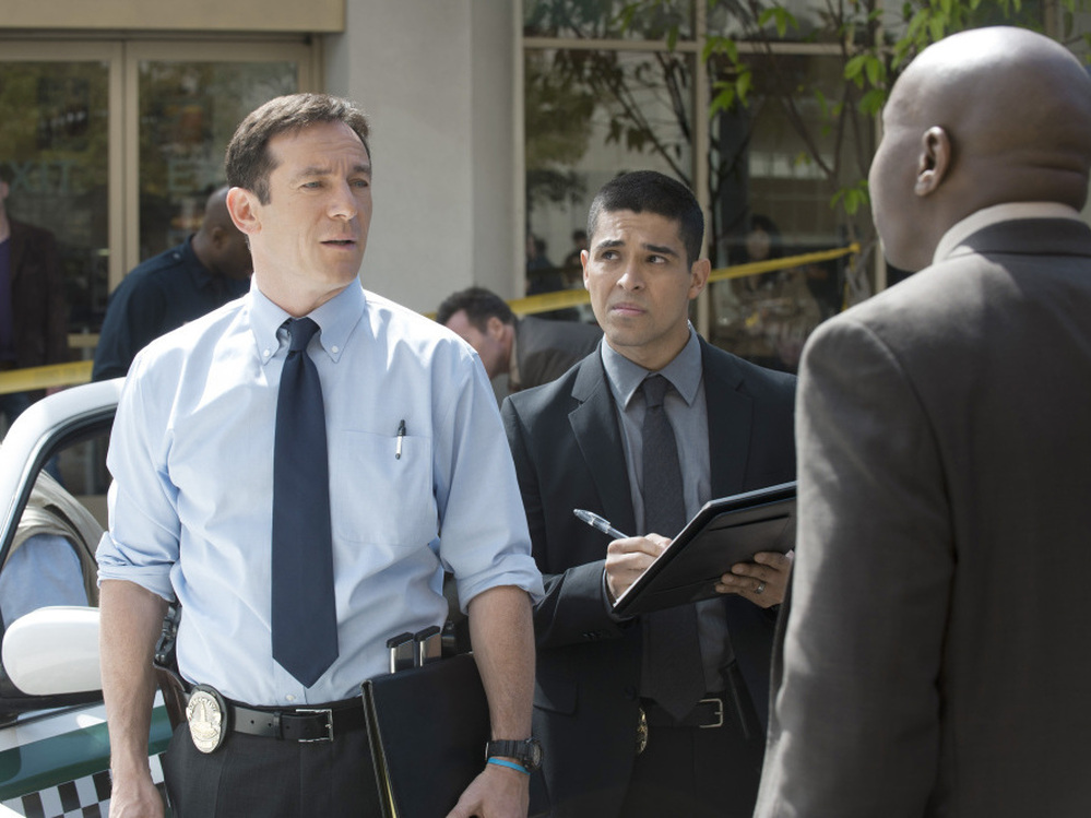 Michael Britten (Jason Isaacs) continues to work police cases after his accident with his colleagues Detective Efrem Vega (Wilmer Valderrama) and Detective Isaiah "Bird" Freeman (Steve Harris). 