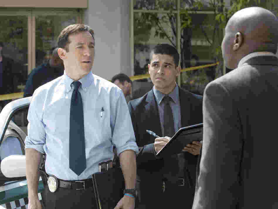 Michael Britten (Jason Isaacs) continues to work police cases after his accident with his colleagues Detective Efrem Vega (Wilmer Valderrama) and Detective Isaiah "Bird" Freeman (Steve Harris). 