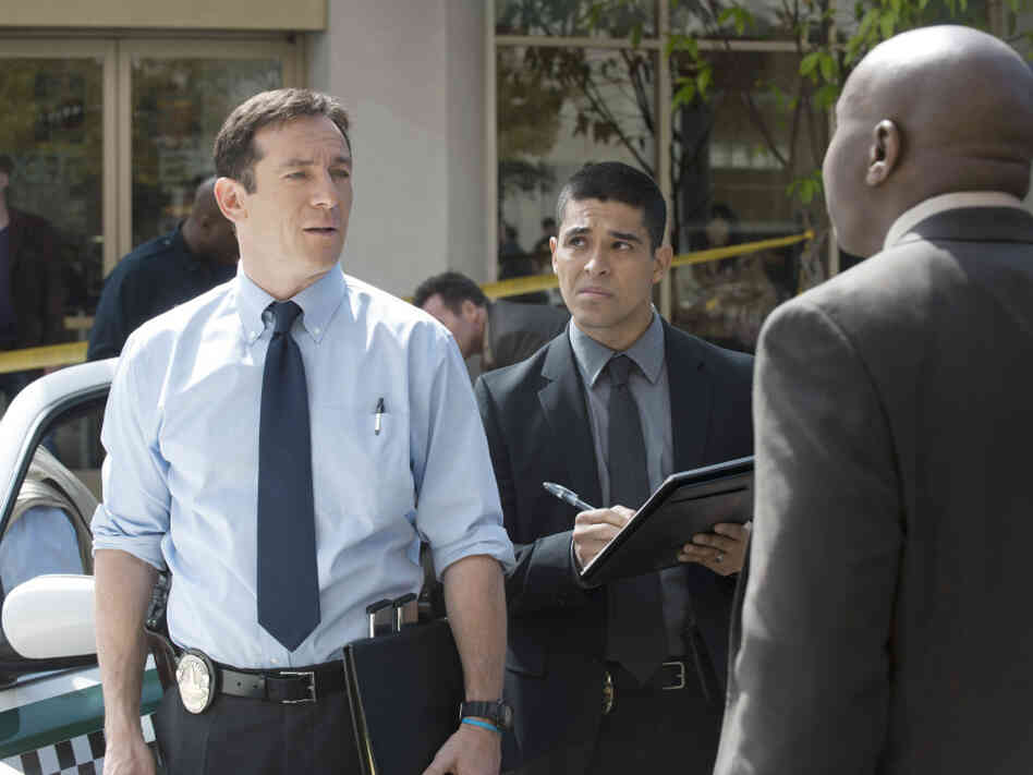 Michael Britten (Jason Isaacs) continues to work police cases after his accident with his colleagues Detective Efrem Vega (Wilmer Valderrama) and Detective Isaiah "Bird" Freeman (Steve Harris). 