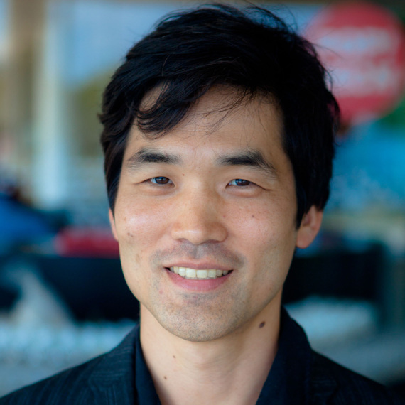Sebastian Seung is a professor of computational neuroscience at MIT and an investigator at the Howard Hughes Medical Institute. 