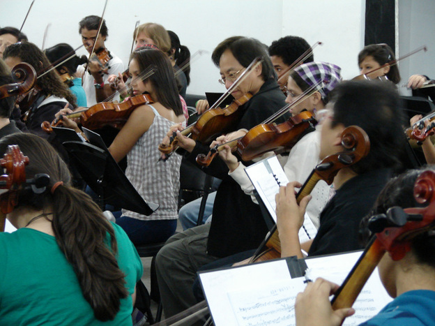 L.A. Philharmonic violinist SuLi Xue sits in with El Sistema students at the Simon Bolivar Conservatory in Caracas, Venezuela. 