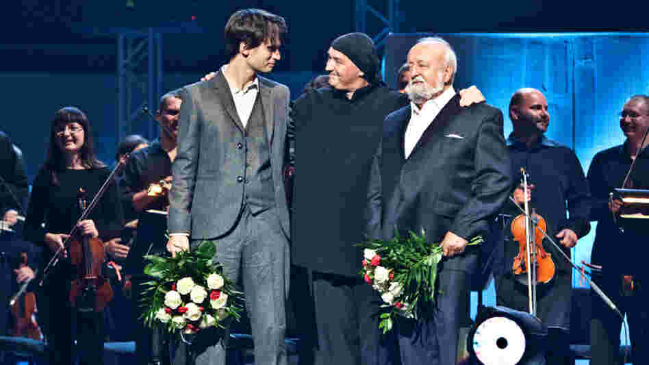 Jonny Greenwood, AUKSO Chamber Orchestra conductor Marek Mos and Krzysztof Penderecki, on stage after a 2011 concert.