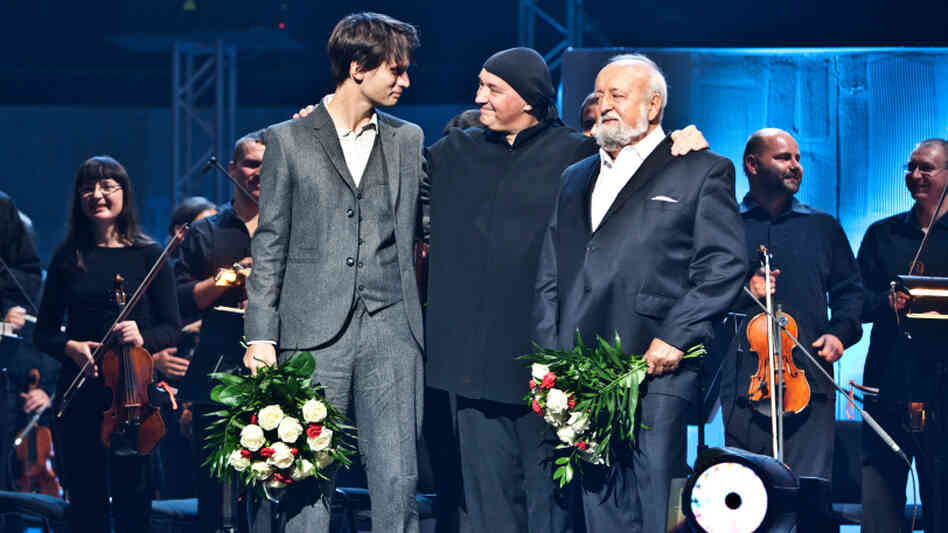 Jonny Greenwood, AUKSO Chamber Orchestra conductor Marek Mos and Krzysztof Penderecki, on stage after a 2011 concert.
