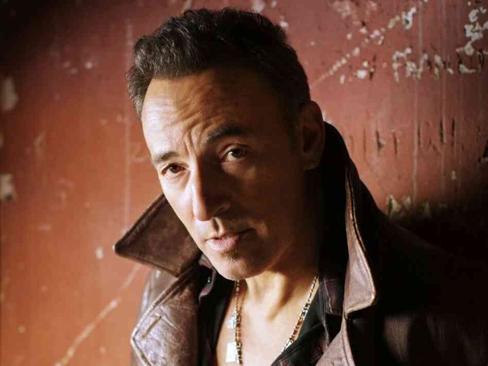 Bruce Springsteen's 17th album, Wrecking Ball, has a little taste of almost every style he's ever played, including classic E Street rock 'n' roll. 