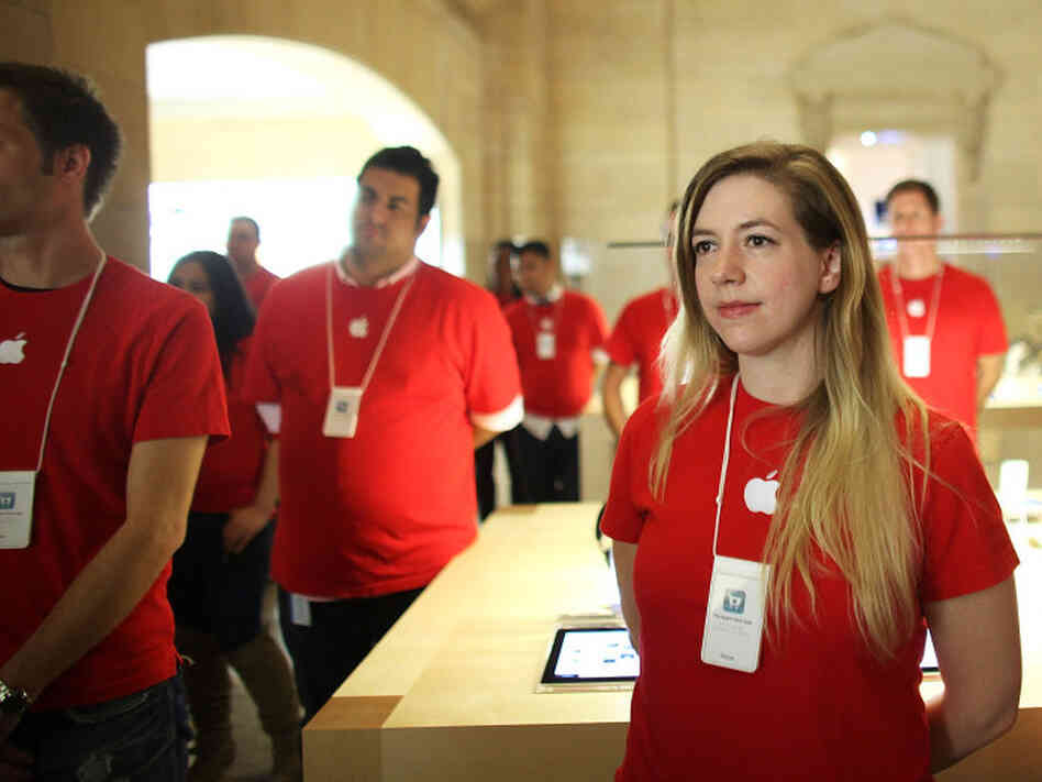  Apple's store in New York City's Grand Central station employs about 315 people. 