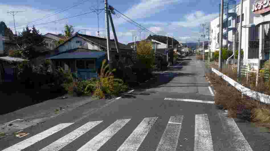 A deserted street inside the contaminated exclusion zone around the crippled Fukushima Dai-ichi nuclear power station, on Nov. 12, 2011. Experts say health effects of radiation exposure likely won't be detectable and a bigger problem is the mental health issues resulting from the trauma of the tsunami. A deserted street inside the contaminated exclusion zone around the crippled Fukushima Dai-ichi nuclear power station, on Nov. 12, 2011. Experts say health effects of radiation exposure likely won't be detectable and a bigger problem is the mental health issues resulting from the trauma of the tsunami.