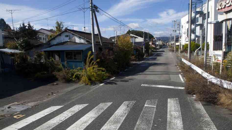A deserted street inside the contaminated exclusion zone around the crippled Fukushima Dai-ichi nuclear power station, on Nov. 12, 2011. Experts say health effects of radiation exposure likely won't be detectable and a bigger problem is the mental health issues resulting from the trauma of the tsunami. A deserted street inside the contaminated exclusion zone around the crippled Fukushima Dai-ichi nuclear power station, on Nov. 12, 2011. Experts say health effects of radiation exposure likely won't be detectable and a bigger problem is the mental health issues resulting from the trauma of the tsunami.