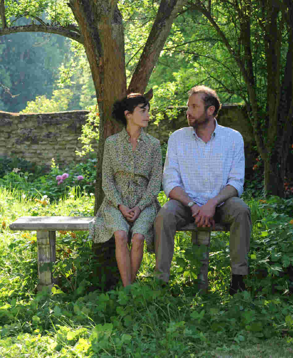 Drawn to an unassuming co-worker (Francois Damiens), Nathalie surprises him with a sudden kiss — and begins a courtship that is as unnerving for him as it is exciting.