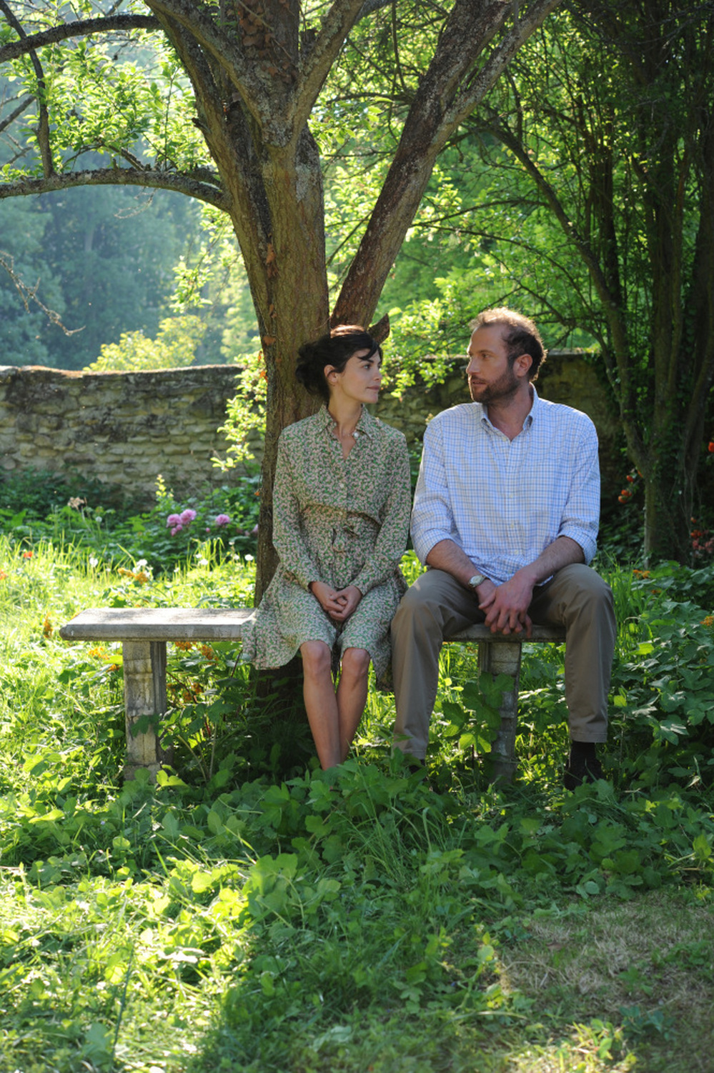 Drawn to an unassuming co-worker (Francois Damiens), Nathalie surprises him with a sudden kiss — and begins a courtship that is as unnerving for him as it is exciting.