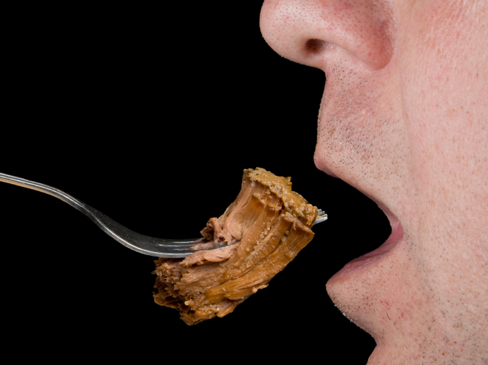 Eating foods high in saturated fat may increase fertility problems in men, a preliminary study finds.
