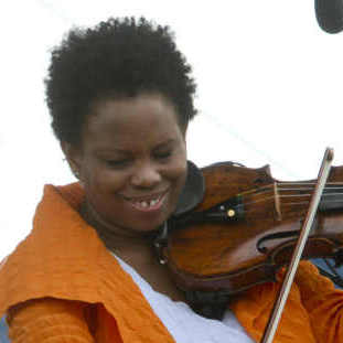 Regina Carter (right) with Yacouba Sissoko.