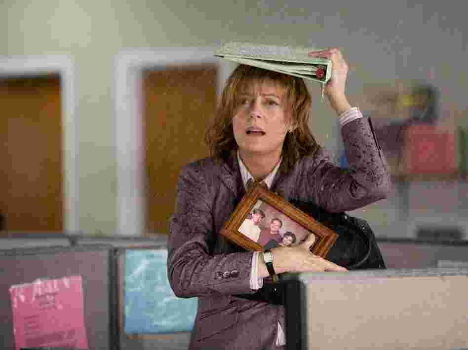 Susan Sarandon plays Jeff's mother, who becomes frustrated with her son when he fails to perform basic household tasks. Susan Sarandon plays Jeff's mother, who becomes frustrated with her son when he fails to perform basic household tasks.
