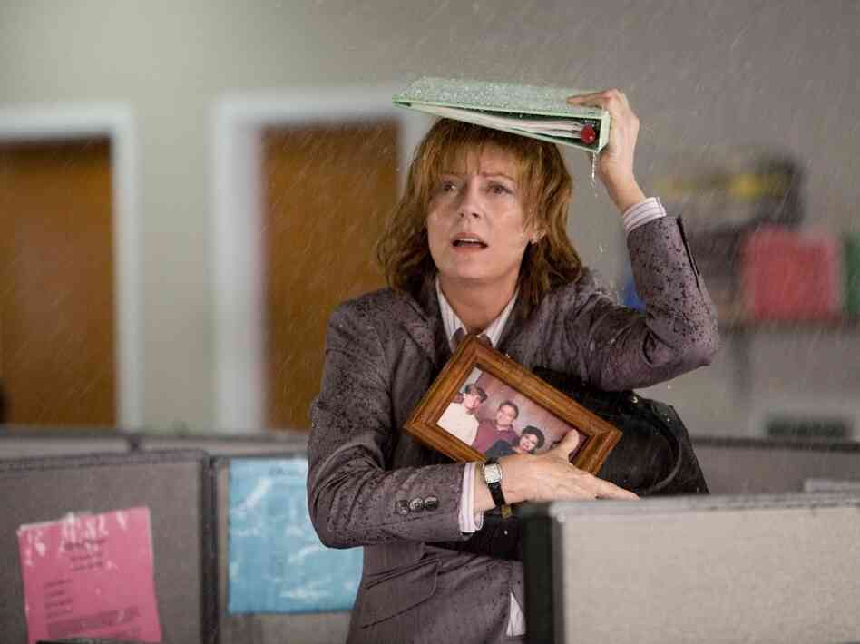Susan Sarandon plays Jeff's mother, who becomes frustrated with her son when he fails to perform basic household tasks. Susan Sarandon plays Jeff's mother, who becomes frustrated with her son when he fails to perform basic household tasks.