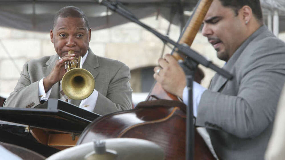 Wynton Marsalis (left) with bassist Carlos Henriquez.