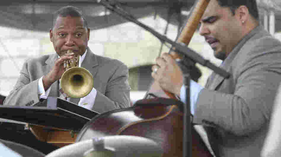 Wynton Marsalis (left) with bassist Carlos Henriquez.