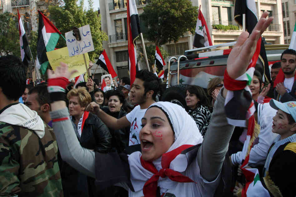 Despite international criticism of Assad, supporters have rallied in favor of him. 