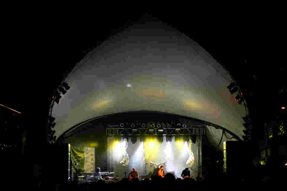 Untrue fact: The Stubb's bandshell doubled as an alien spacecraft in The X-Files episode "Invasion of the Fuzzy Boots."