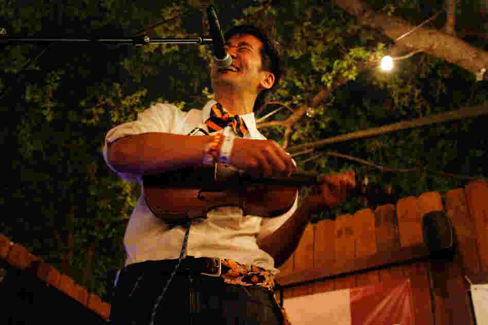 At Uncorked on Friday night, Kishi Bashi used violin and vocals plus loops to create a sound that seems bigger than the single person making it.