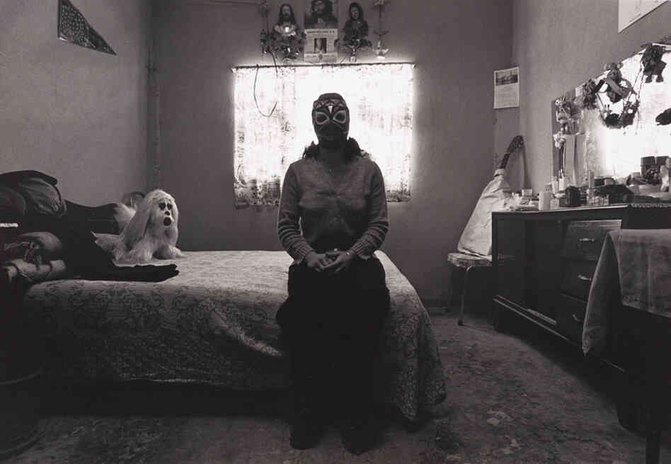 La India Sioux en su recamara, Ciudad de Mexico (India Sioux in Her Bedroom, Mexico City), 1983 