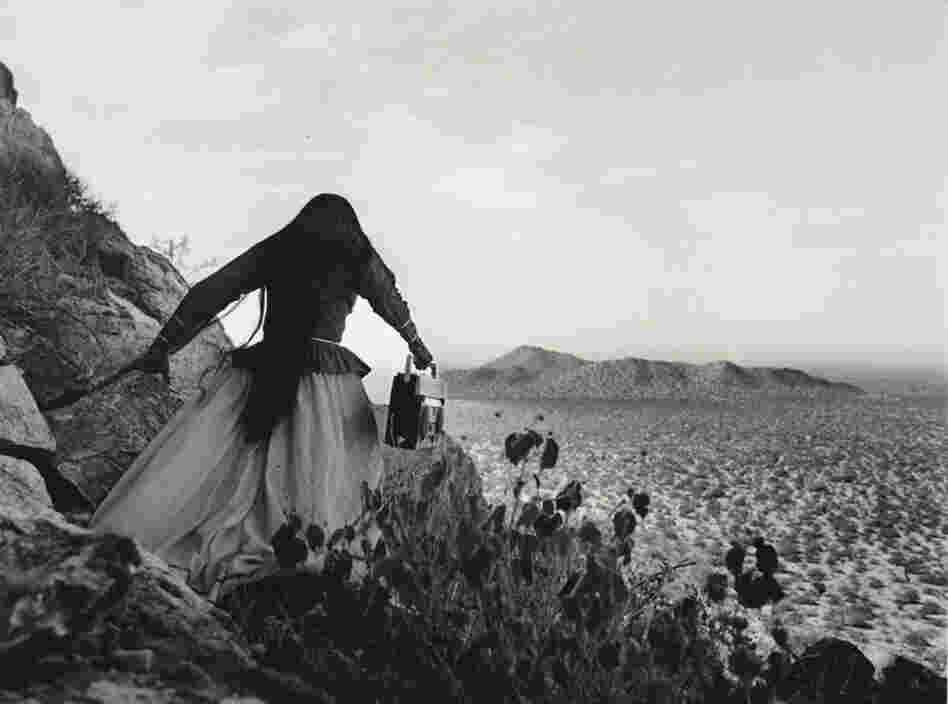 Mujer angel, Desierto de Sonora, Mexico (Angel Woman, Sonora Desert, Mexico), 1979 
