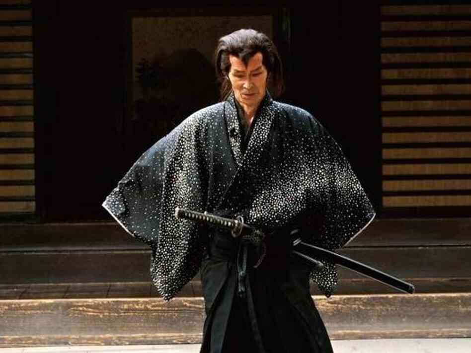 Fukumoto in one of the numerous period costume dramas he has acted in for the Toei Company's film studios since he began work there in 1959. 