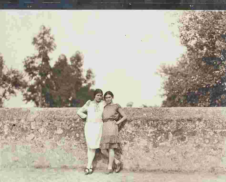 Frida Kahlo with the photographer Tina Modotti, 1928