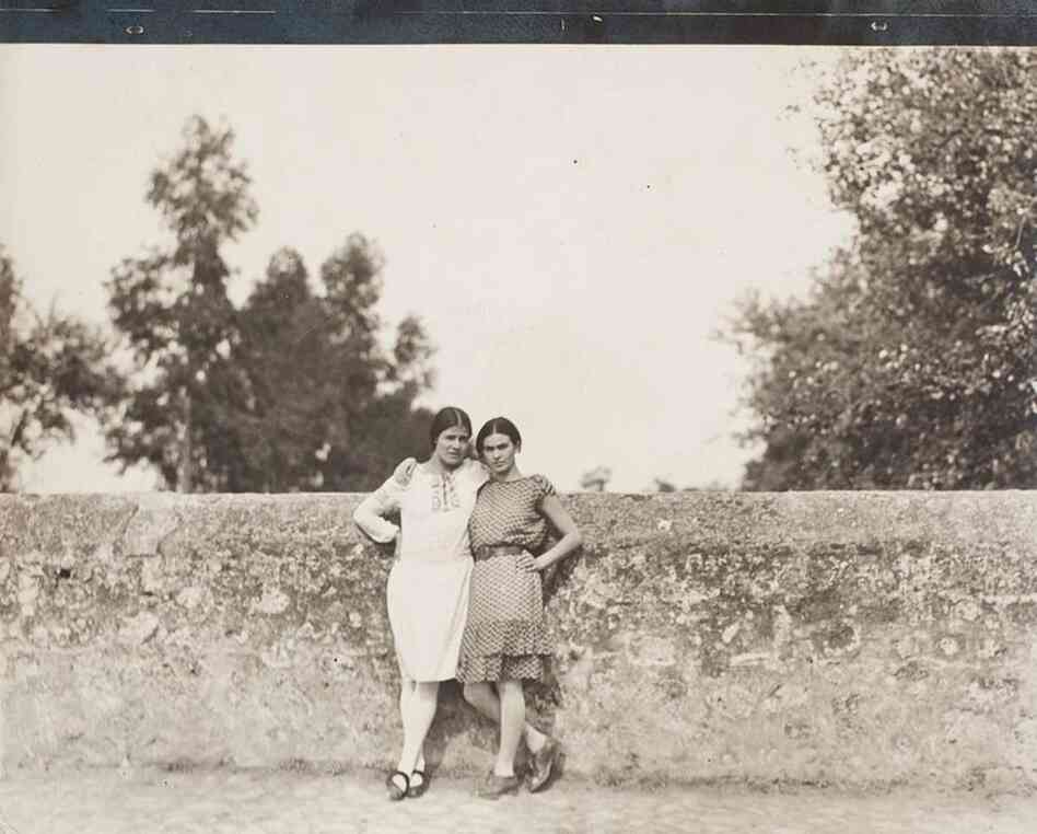 Frida Kahlo with the photographer Tina Modotti, 1928