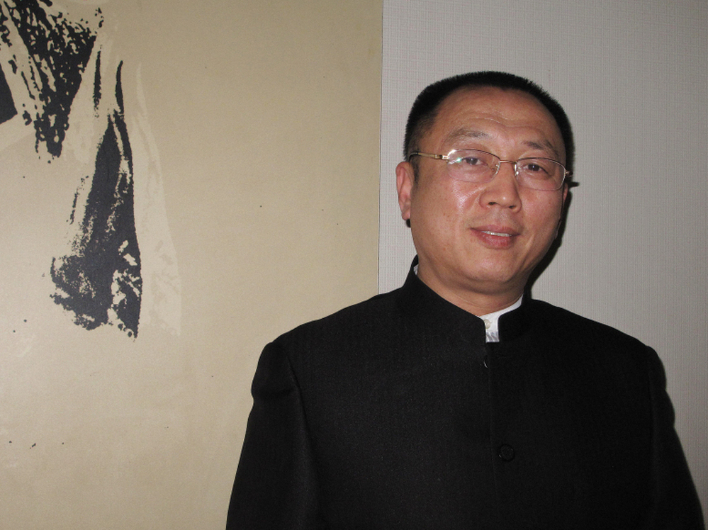 Lawyer Li Zhuang spent more than a year in prison on charges of fabricating evidence and inciting witnesses, after trying to defend an alleged gangster. Li's case became a national cause celebre.