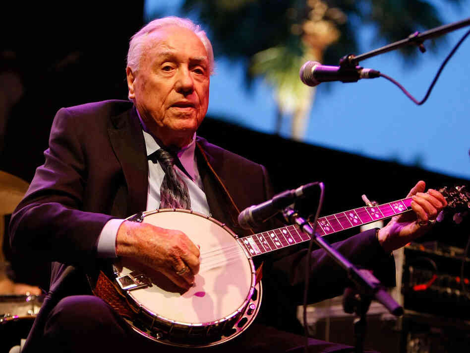 Earl Scruggs onstage in 2007.