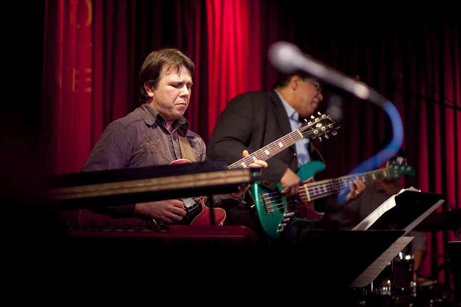 Tom Guarna on guitar.