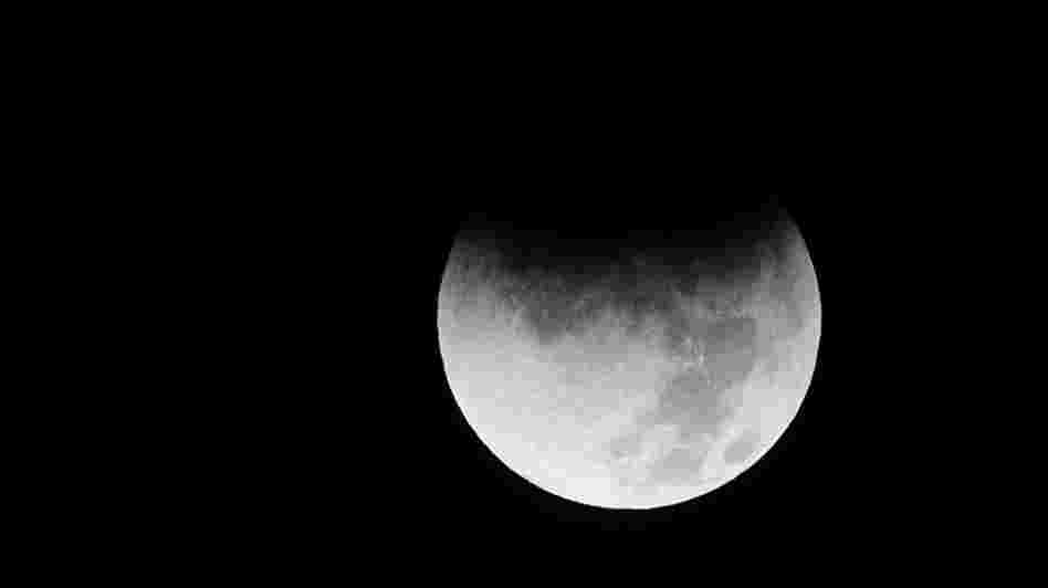 The last lunar eclipse of 2011 as seen from the San Gabriel Valley east of Los Angeles on Dec 10, 2011. The last lunar eclipse of 2011 as seen from the San Gabriel Valley east of Los Angeles on Dec 10, 2011.