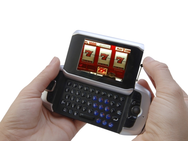  As mobile games gain popularity, some traditional game developers have taken note and created simpler games. 