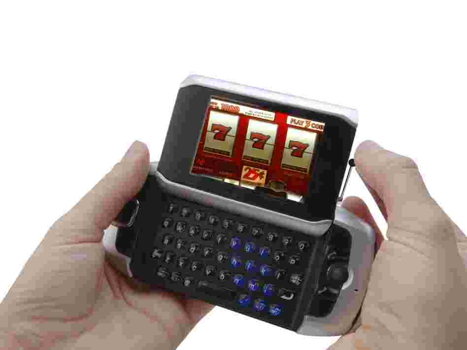  As mobile games gain popularity, some traditional game developers have taken note and created simpler games. 