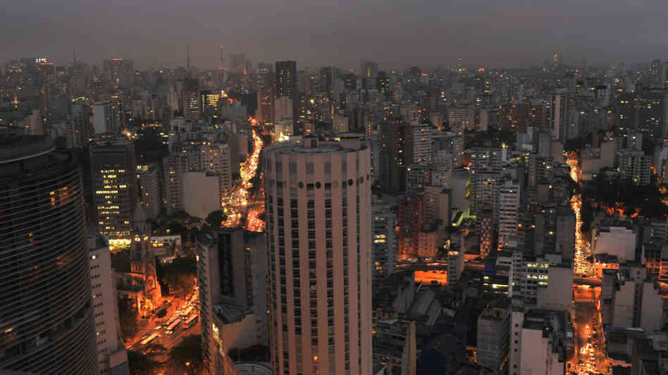 The documentary Surviving Progress illustrates its arguments on the sustainability of human behavior in the context of environmental degradation with striking images of life in cities like Sao Paulo. The documentary Surviving Progress illustrates its arguments on the sustainability of human behavior in the context of environmental degradation with striking images of life in cities like Sao Paulo.
