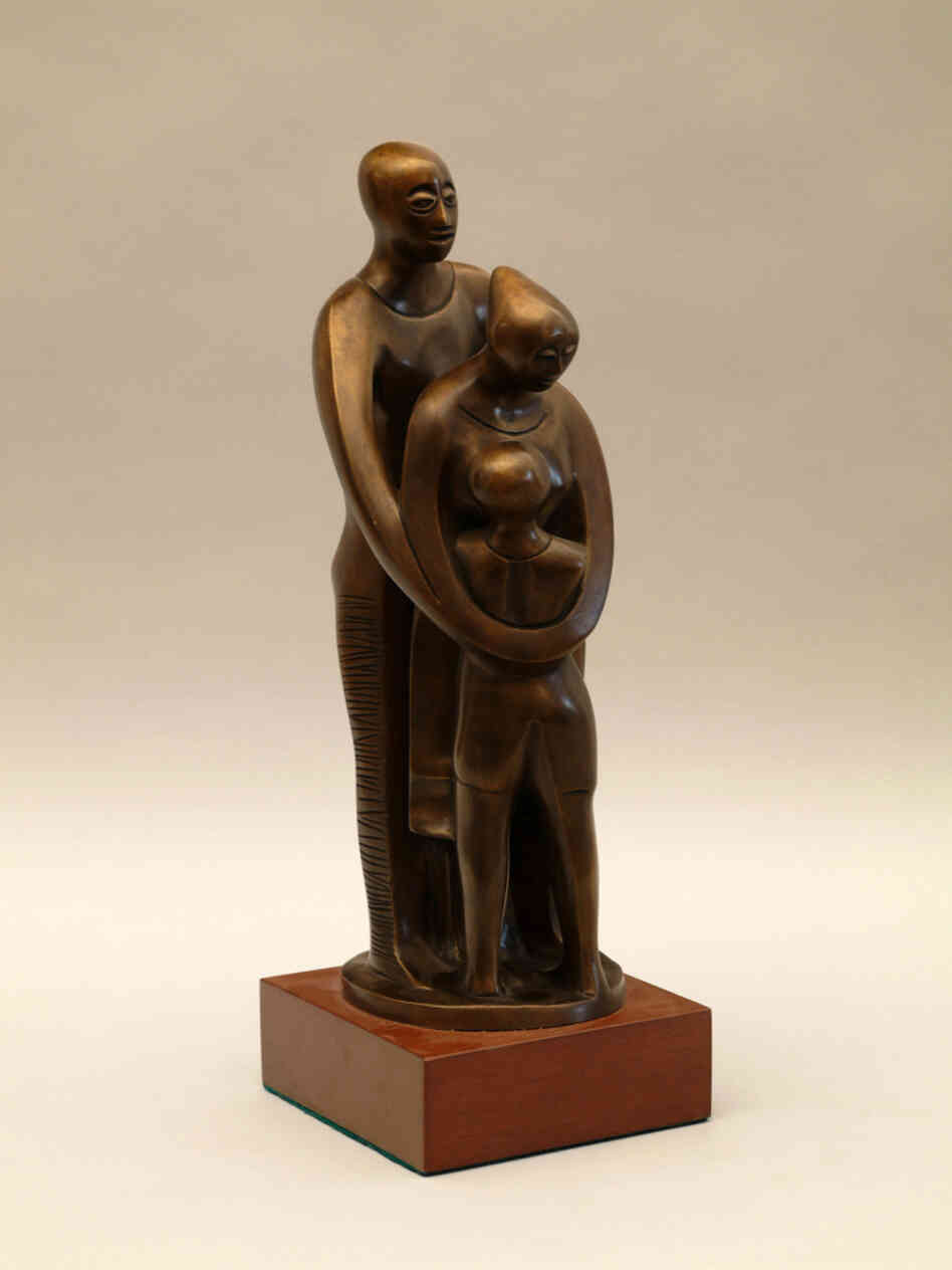 Elizabeth Catlett's bronze statue titled Family Elizabeth Catlett's bronze statue titled Family