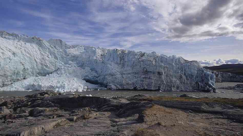 A wobbling of the Earth on its axis about 20,000 years ago may have kicked off a beginning to the end of the last ice age. Glaciers in the Arctic and Greenland began to melt, which resulted in a warming of the Earth, a new study says. Above, Greenland's Russell Glacier, seen in 1990. A wobbling of the Earth on its axis about 20,000 years ago may have kicked off a beginning to the end of the last ice age. Glaciers in the Arctic and Greenland began to melt, which resulted in a warming of the Earth, a new study says. Above, Greenland's Russell Glacier, seen in 1990.