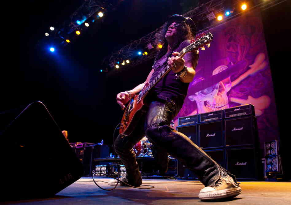 Slash has his own signature Marshall amp, the JCM 2555sl. Of the amp, Slash has said, "It's been flawless the entire time; I wouldn't even consider trying something else. Something that consistent you just don't f--- with." 