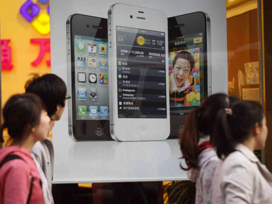 A report that a 17-year-old sold a kidney to buy an iPhone and an iPad has citizens worried about consumerism among China's youth.