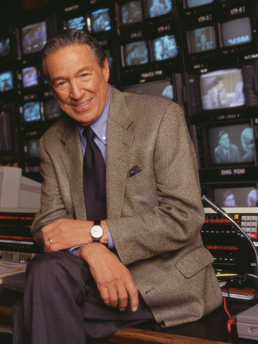 60 Minutes correspondent Mike Wallace died on Saturday night, according to a CBS spokesman.