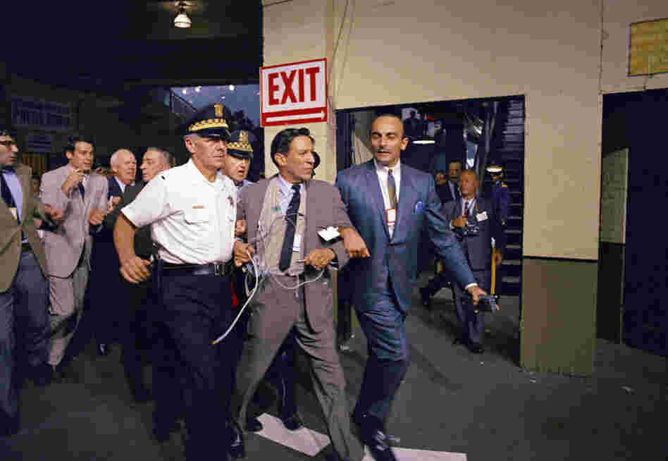 Wallace took a sock in the jaw while covering the tumultuous 1968 Democratic convention in Chicago, where he was hustled off the floor in the aftermath of a row between delegates and security officers. 