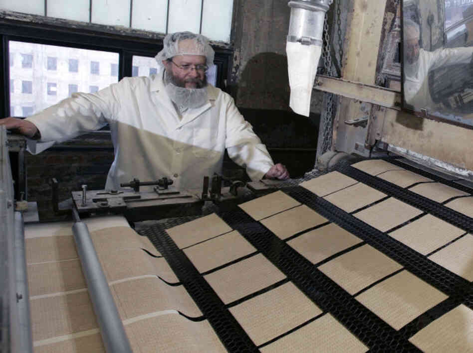 Rabbi Yaakov Horowitz at the Manischewitz factory in 2007 Rabbi Yaakov Horowitz at the Manischewitz factory in 2007