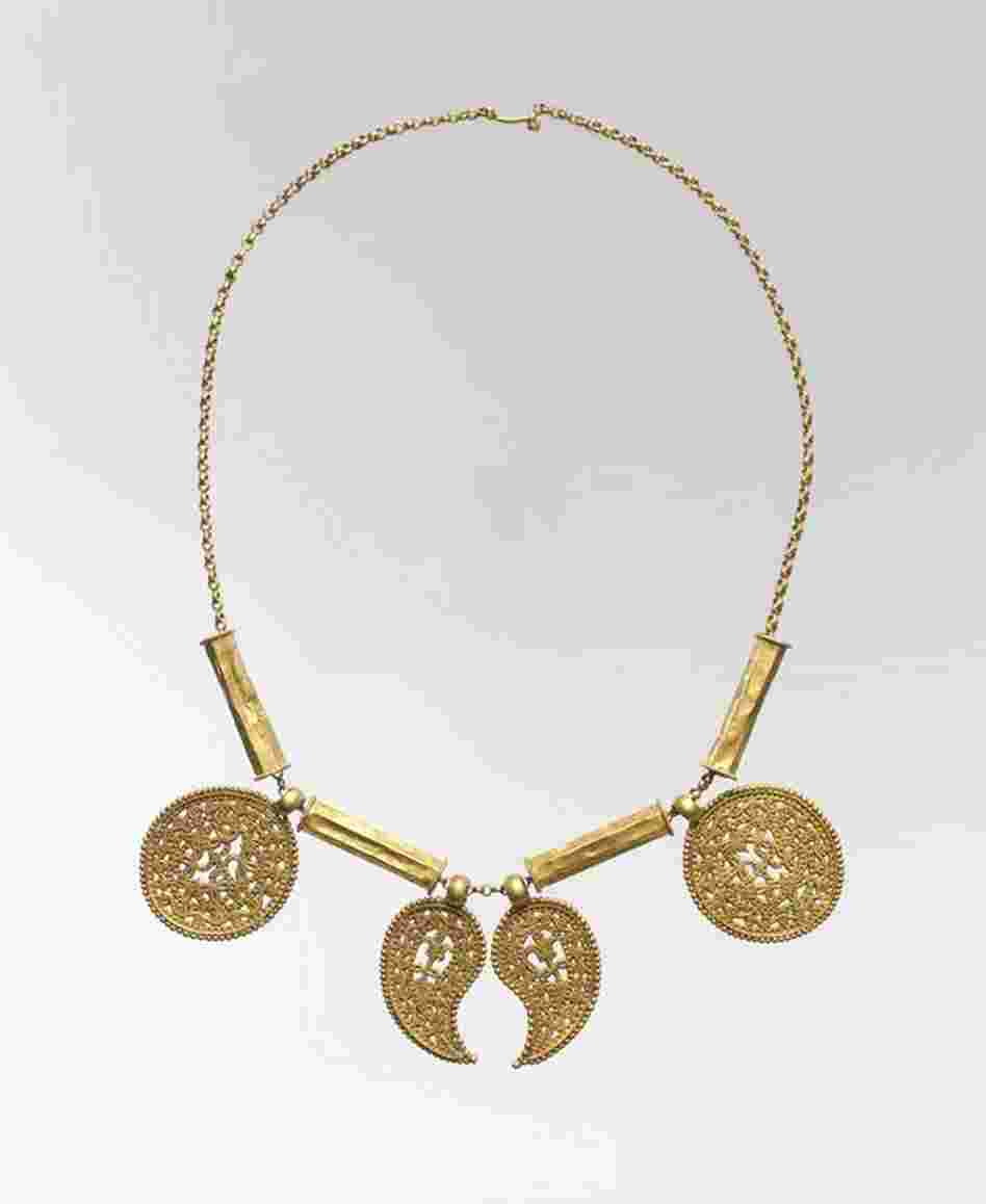 Necklace with gold pendants from the Eastern Mediterranean, circa the seventh century. 