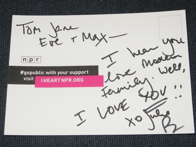 Actress Julie Bowen's note to Tom Goldman and his family when she found out what a Modern Family fan he is.