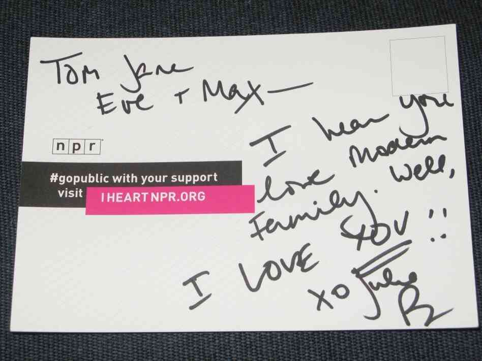 Actress Julie Bowen's note to Tom Goldman and his family when she found out what a Modern Family fan he is.