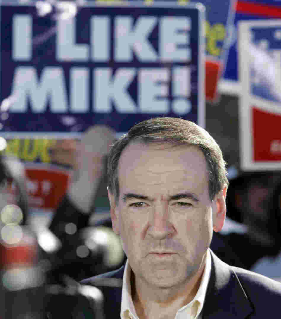 Former GOP presidential candidate Mike Huckabee, seen in Dallas in 2008, once saved a choking colleague. 