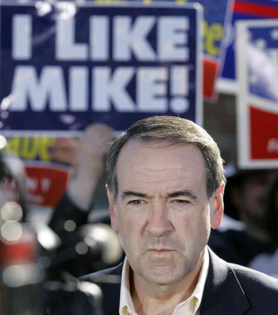 Former GOP presidential candidate Mike Huckabee, seen in Dallas in 2008, once saved a choking colleague. 