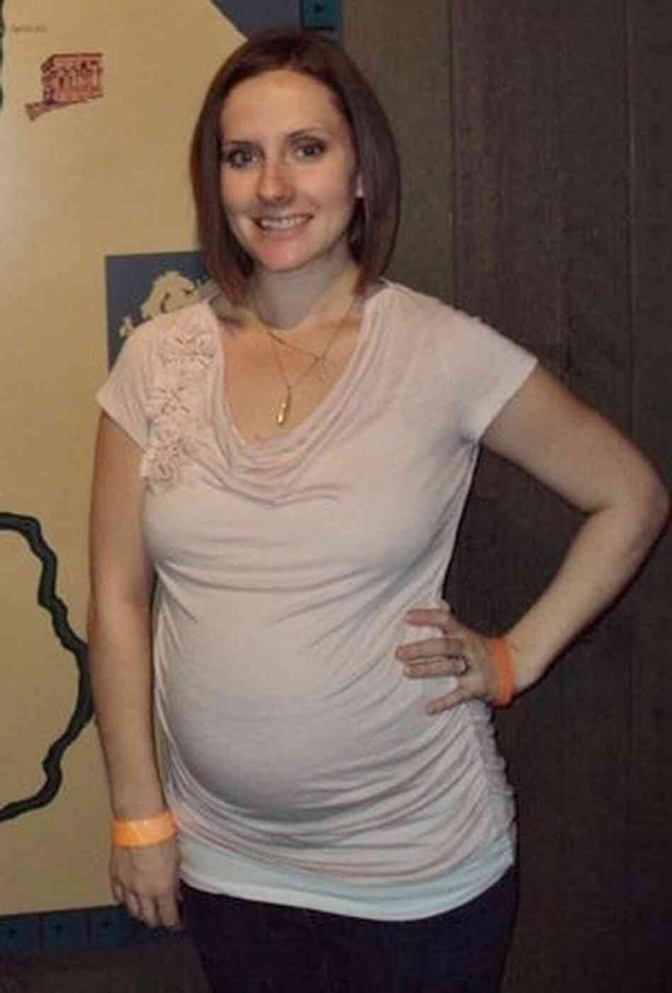  At 16 weeks, Whitney Watts' pregnancy was still perfectly normal. It wasn't until 23 weeks in that doctors noticed abnormalities and put her on bed rest. 