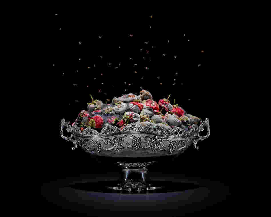 StrawberriesPlace of production: San Giovanni Lupatoto, Verona, ItalyTransporting distance: 741 km  Carbon footprint (total) per kg: 0,35 kg  Water requirement (total) per kg: 348 l