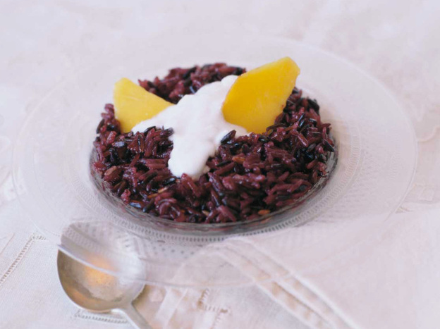 Khao Neeo See Dum (Sweet Black Rice Treat)