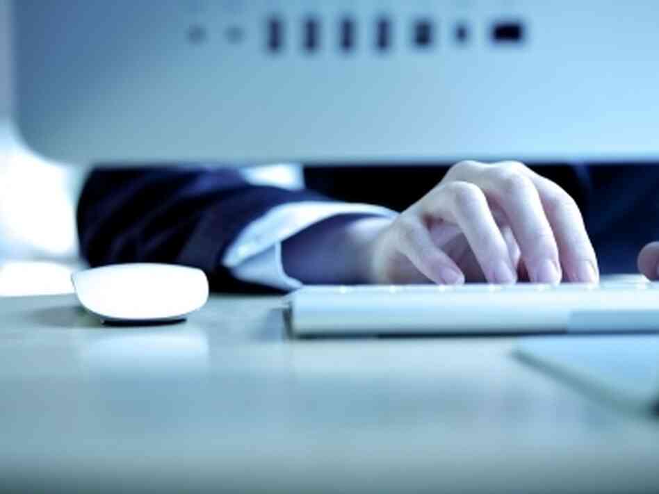 Many computer users today use tools like Facebook MySpace to connect online. But some computer hobbyists still use pre-Web technologies to interact. Many computer users today use tools like Facebook MySpace to connect online. But some computer hobbyists still use pre-Web technologies to interact.